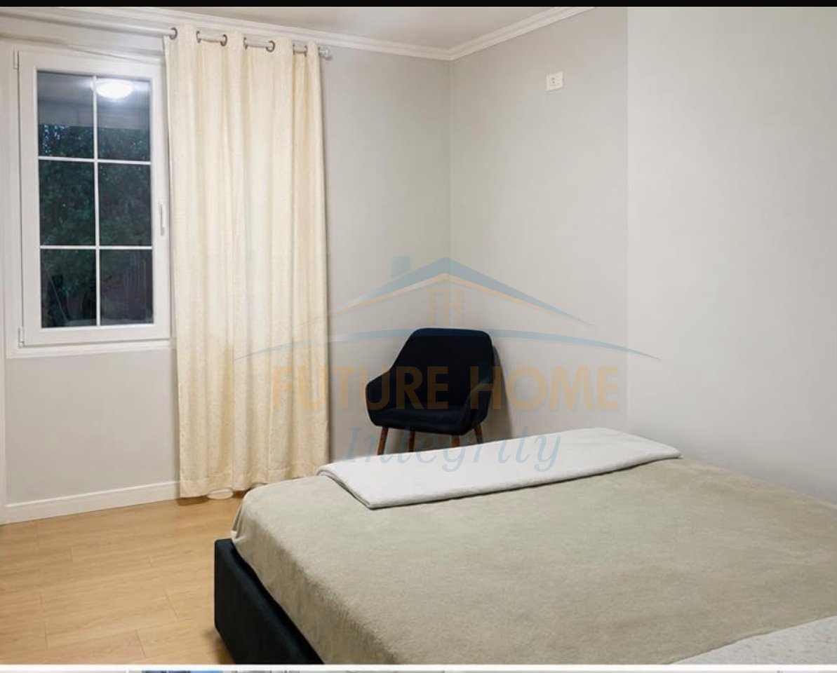 Shitet, Apartament 2+1, Stacioni i Trenit, Tiranë.