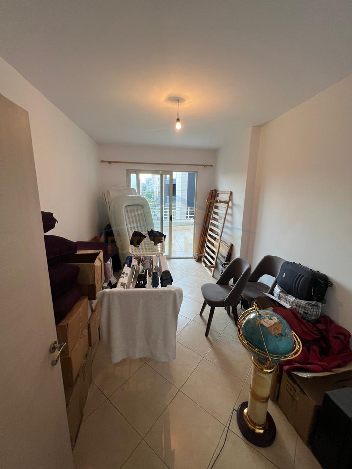 Shitet, Apartament 2+1+2, Unaza e Re