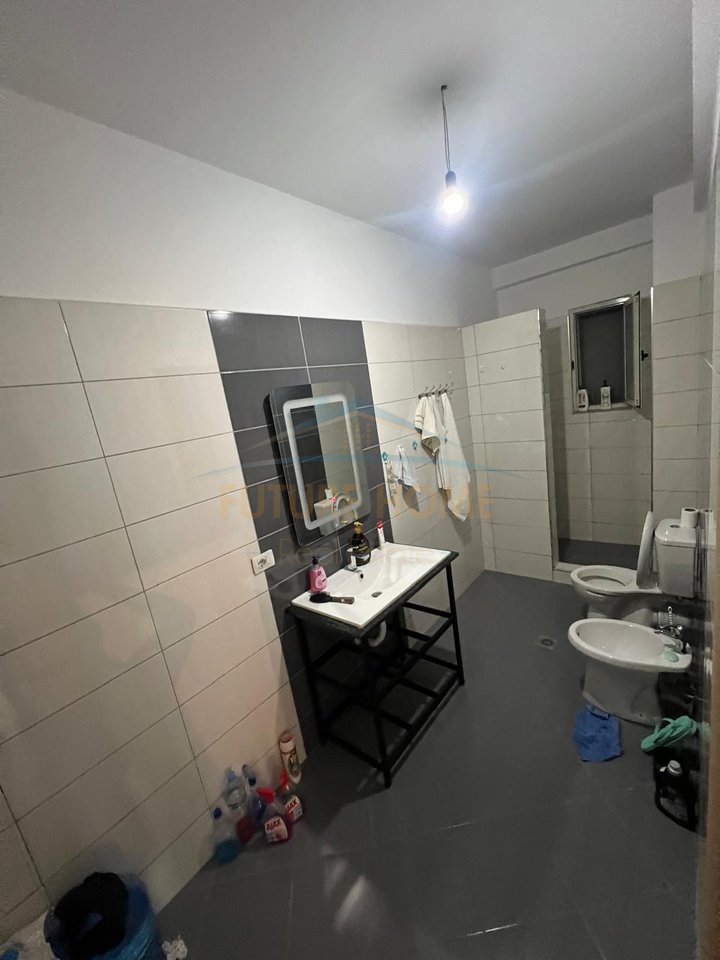 Shitet, Apartament 2+1+2, Unaza e Re
