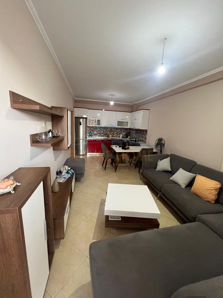 Shitet, Apartament 2+1+2, Unaza e Re