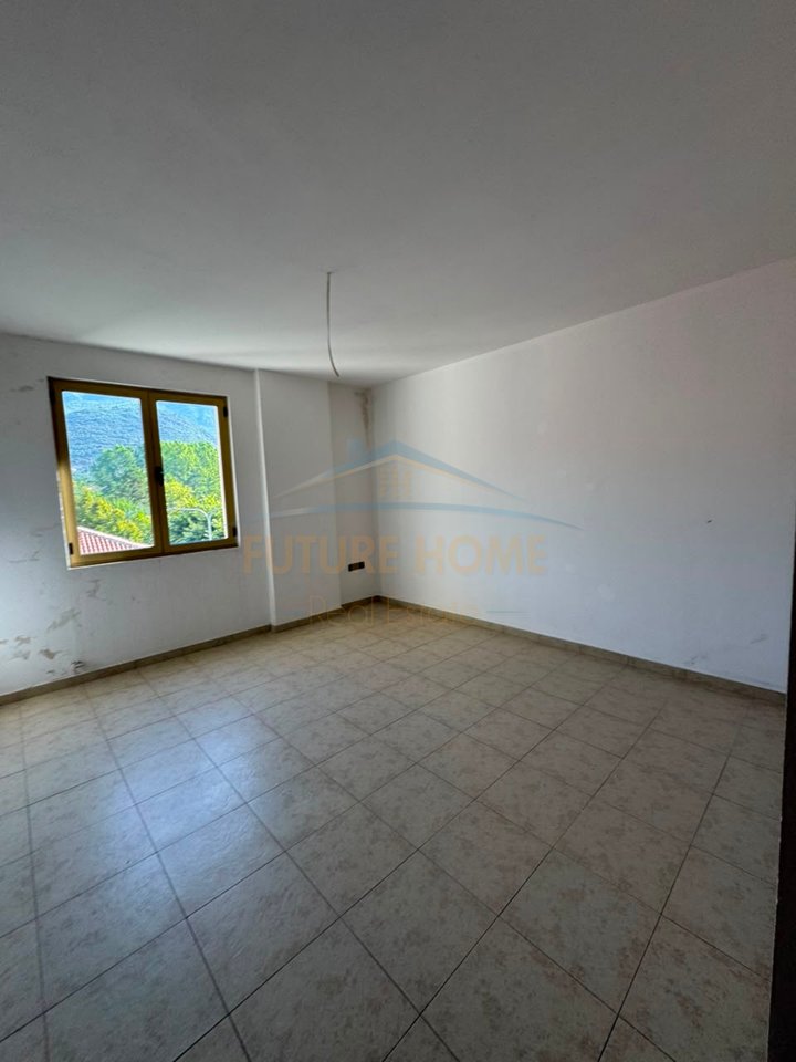 Shitet, Apartament 2+1, Rruga Thesarit, Fresk, Tiranë