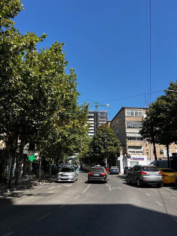Shitet, Apartament 2+1+2, Ish Ura e Nisherakut, Tiranë.