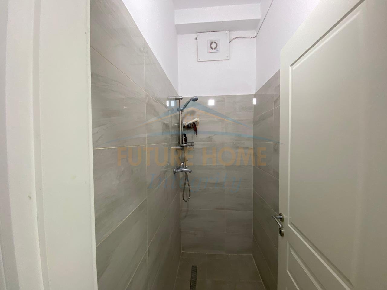 Qera, Apartament 2+1, Rruga e Kavajës, Tiranë.