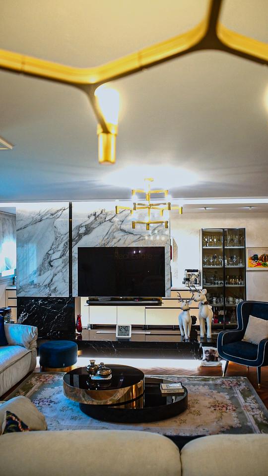 Shitet, Apartament Luxury 2+1+2, Komuna e Parisit, Tiranë.