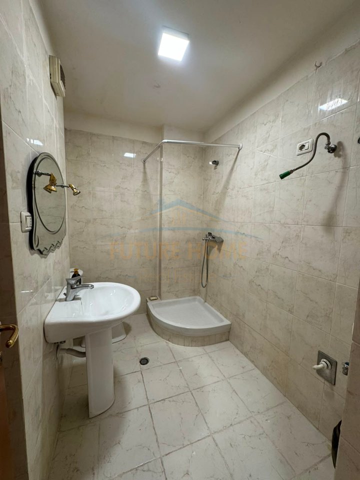 Shitet, Apartament 2+1+2, Rruga e Kosovarëve