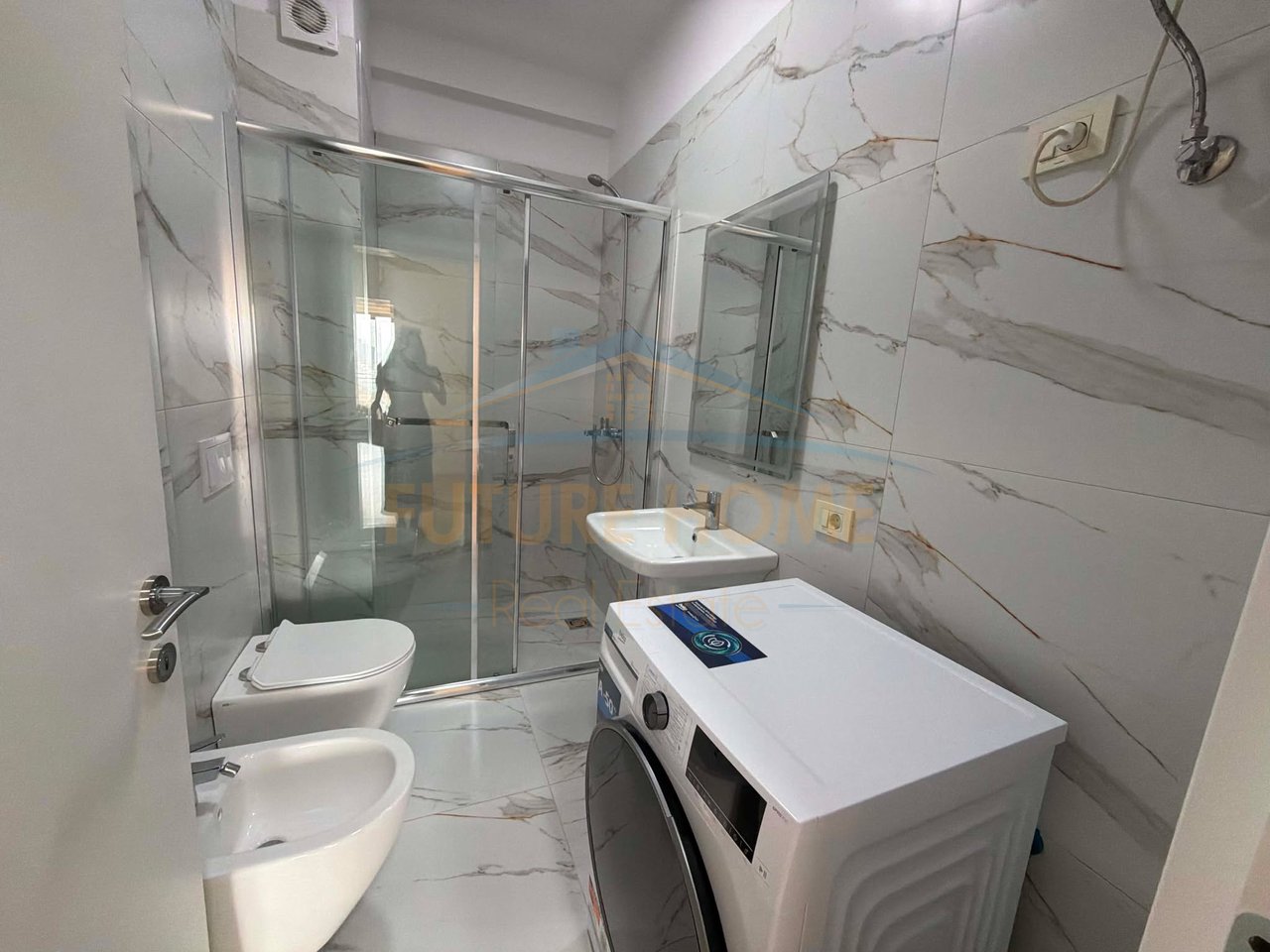 Affitto, Appartamento 3+1+2 + Parcheggio, Golden Tower, Via Mine Peza