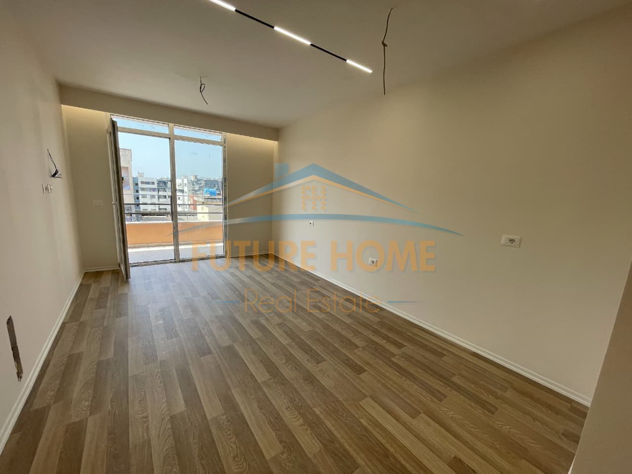 Shitet, Apartament 2+1, Unaza e re, Tiranë.