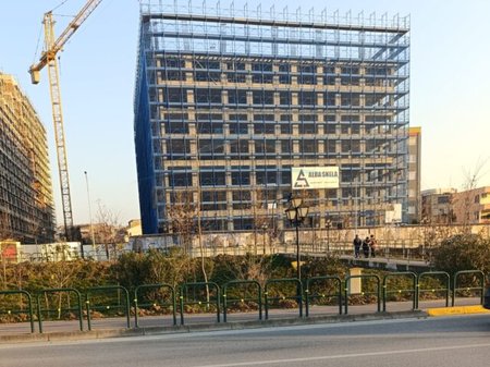 For sale, 2+1+2 apartment with parking space, New Boulevard, Tirana.