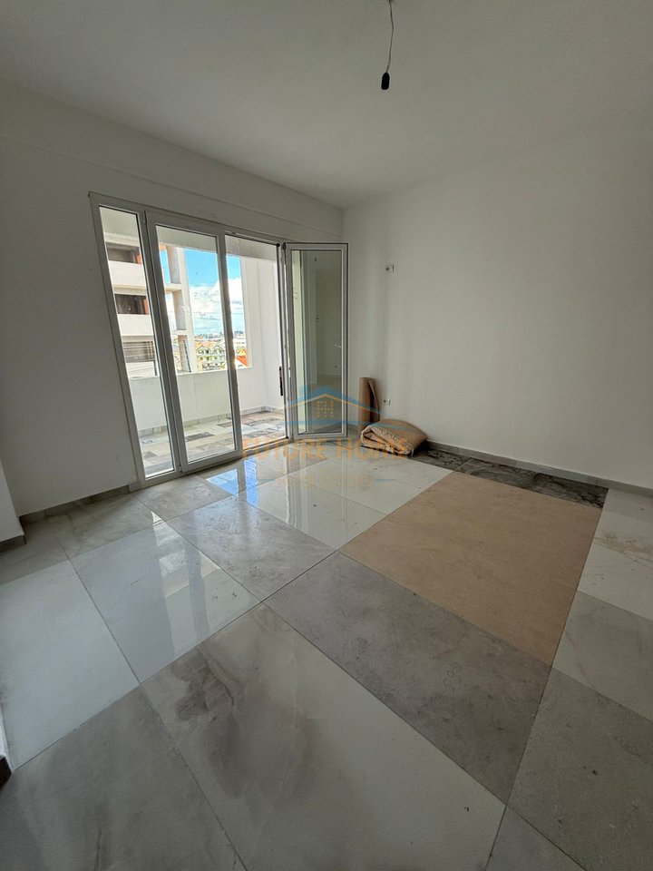 Shitet, Apartament 2+1+2, Casa Italia, Tirane.