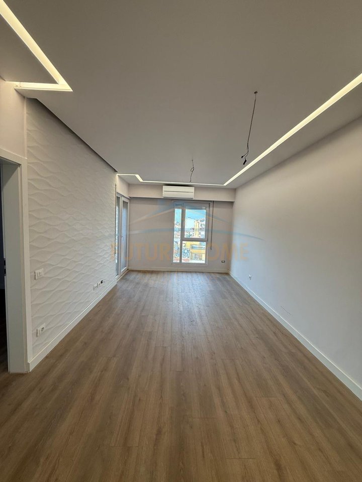 Shitet, Apartament 2+1 +2 ballkone Shkolla e Kuqe