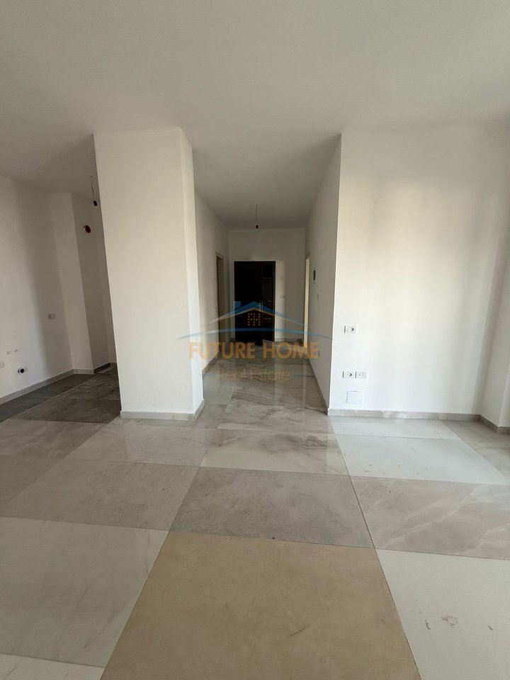 Shitet, Apartament 2+1+2, Casa Italia, Tirane.