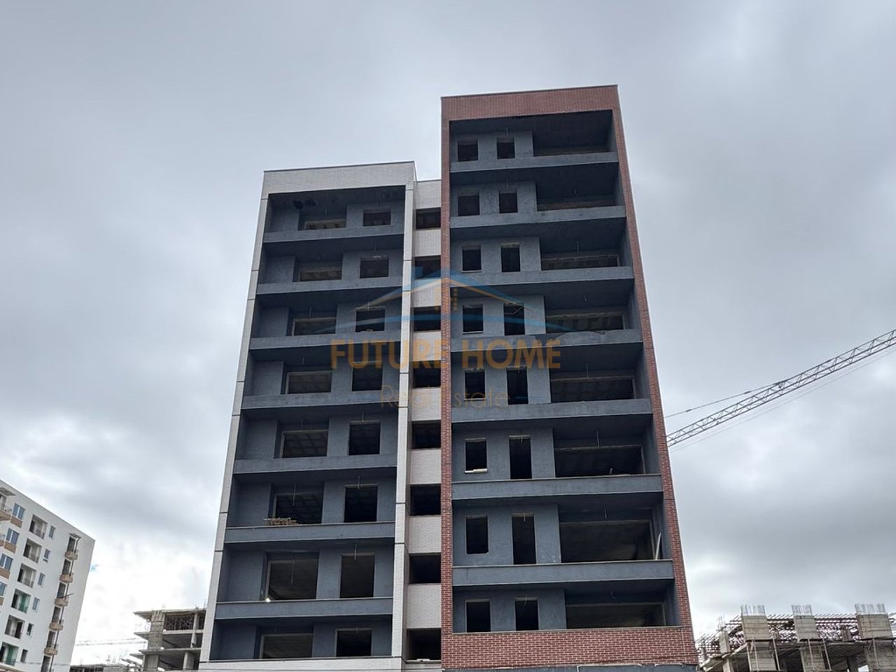 For sale, 1+1 Apartment Fusha e Aviacionit, Tirana.