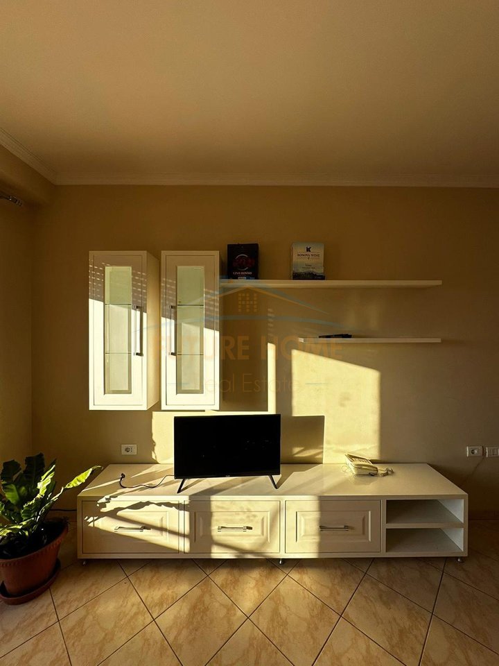 Shitet, Apartament 2+1+2, Fresk