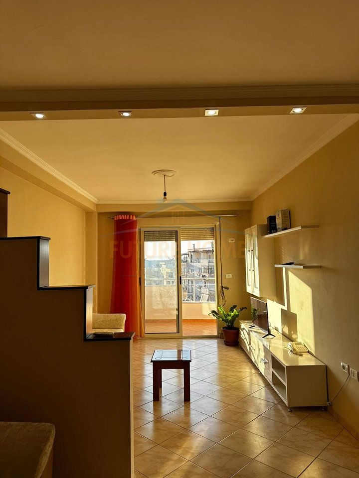 Shitet, Apartament 2+1+2, Fresk