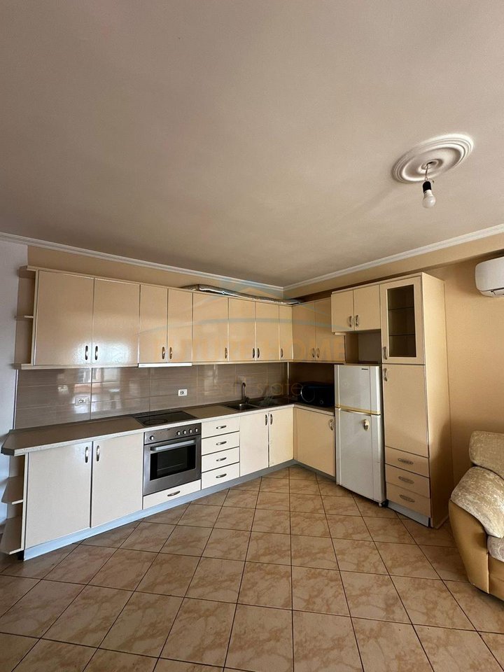 Shitet, Apartament 2+1+2, Fresk