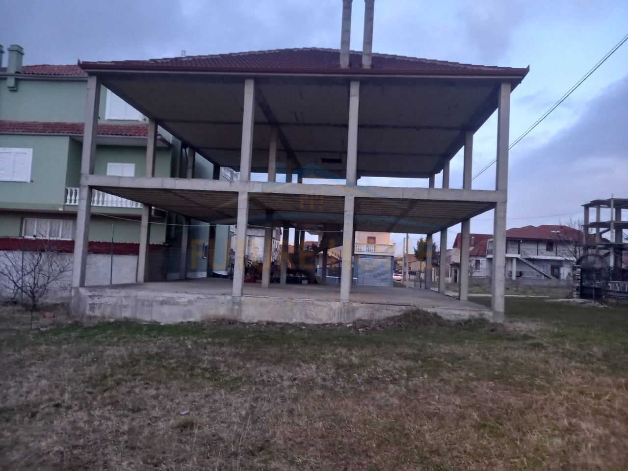 In vendita, Edificio + Terreno, Quartiere 4, Korçë.