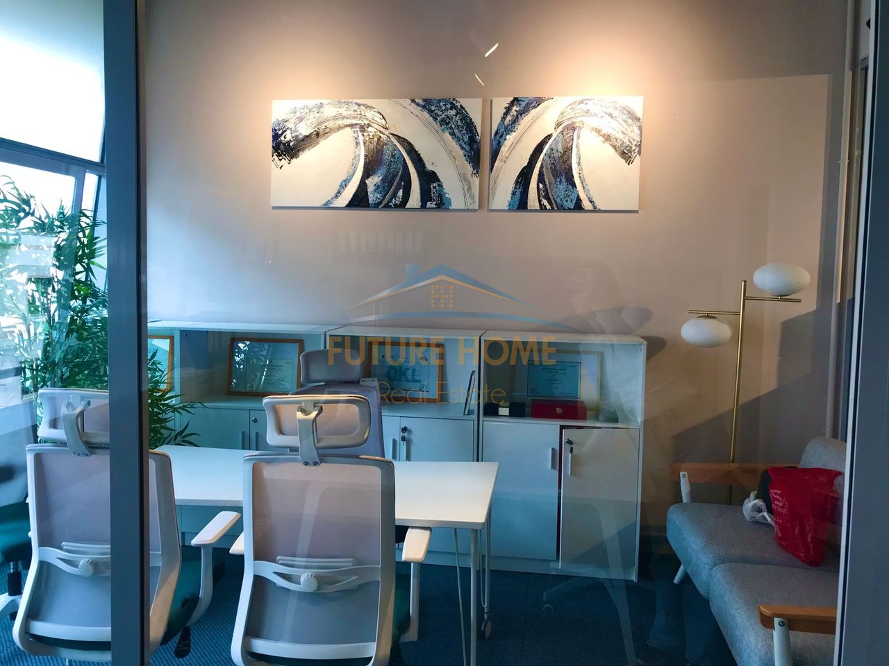 Qira, Ambient për zyra, Rruga e Kavajes.