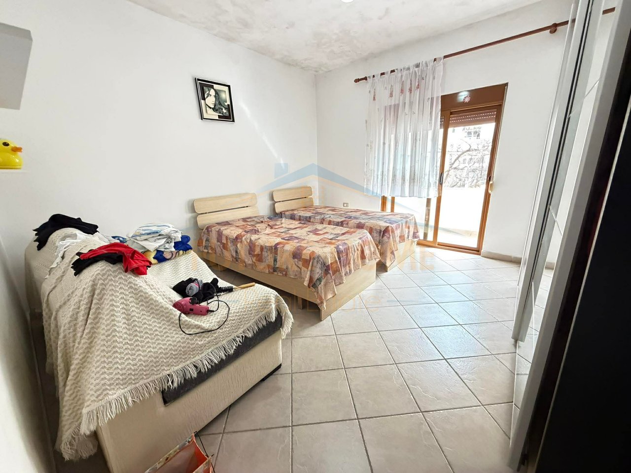 Shitet, Shtëpi Private, Unaza e Re