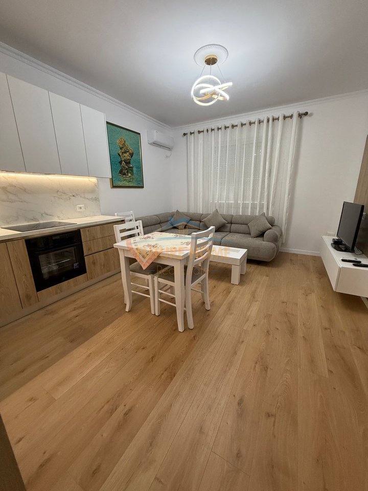 Affitto, Appartamento 2+1, Via Kongresi i Manastirit, Tirana.