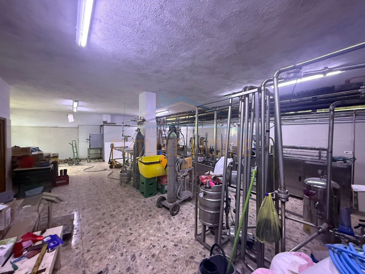 In vendita, edificio a 3 piani (unità residenziale + fabbrica), Quartiere 3, Korçë