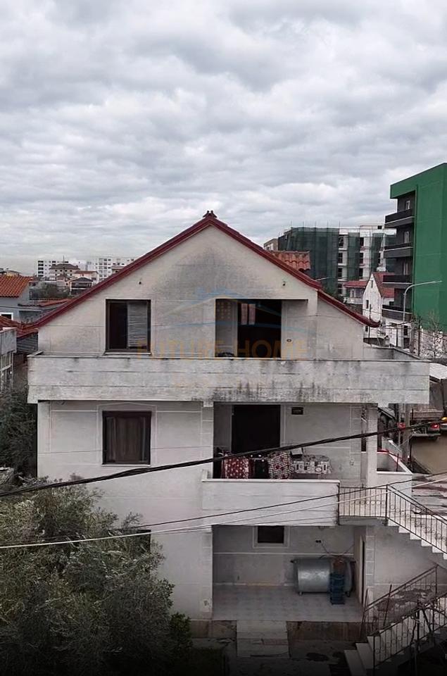 Shitet, Shtepi Private 3-kateshe, Kamez.