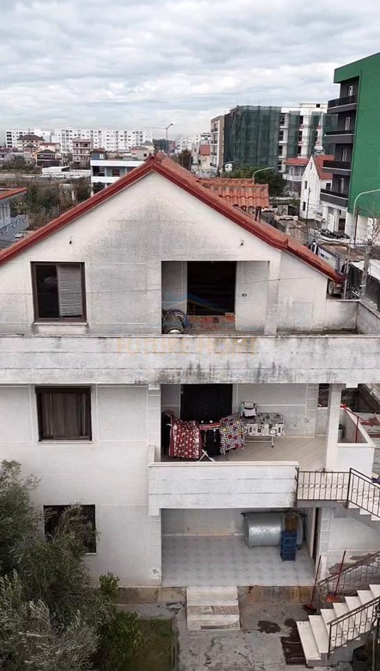 Shitet, Shtepi Private 3-kateshe, Kamez.