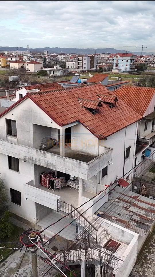 Shitet, Shtepi Private 3-kateshe, Kamez.