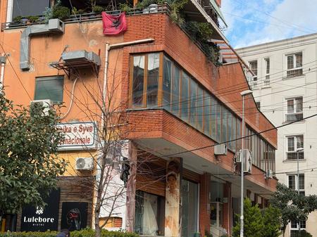 Affitto, Locale Commerciale. Myslym Shyri