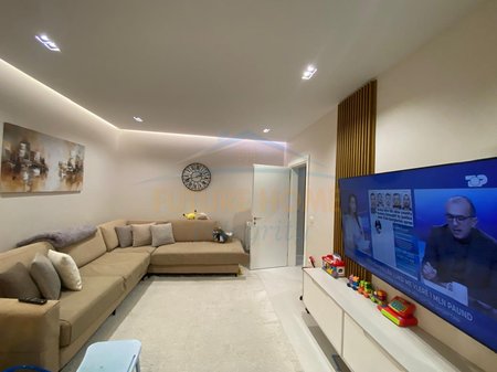 Shitet, Apartament 1+1, Vasil Shanto, Tiranë.