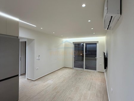 Shitet,  Apartamenti 1+1 Rruga Flamurit, Sarande