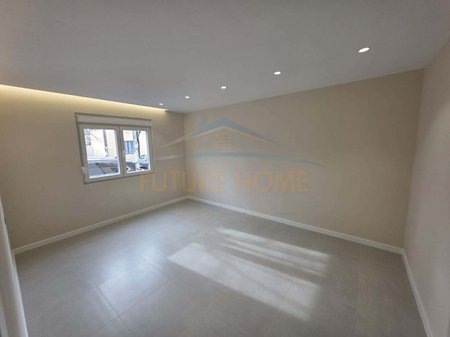 Shitet, Apartament 2+1, Oxhaku, Tiranë.