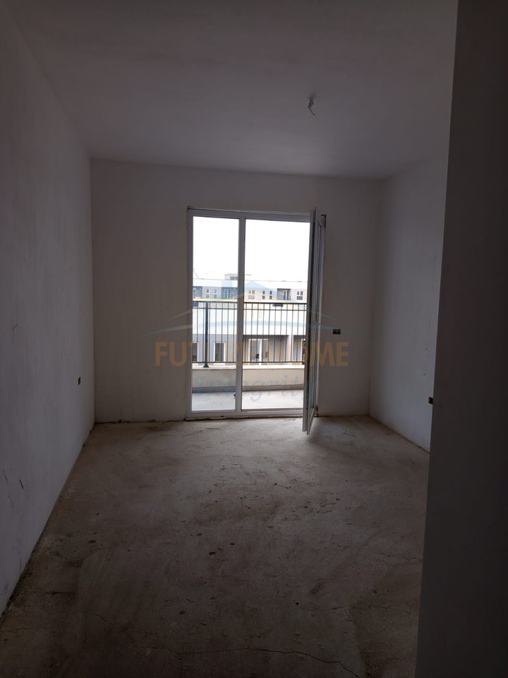 Shitet, Apartament 2+1+2+Post parkimi, Kompleksi Univers City, Tiranë.