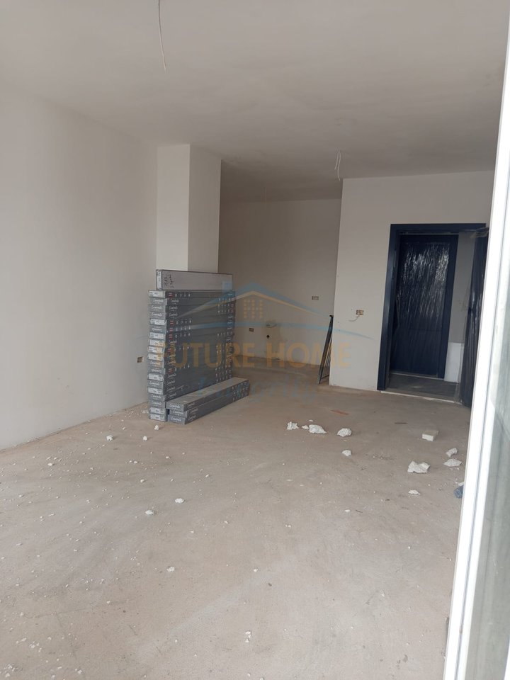 Shitet, Apartament 2+1+2+Post parkimi, Kompleksi Univers City, Tiranë.