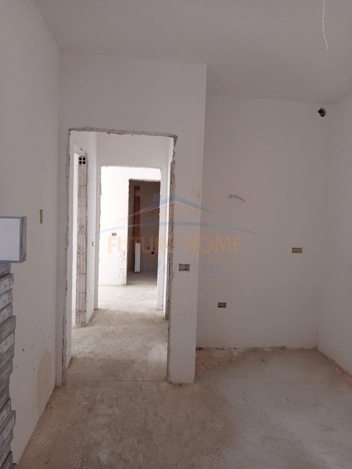 Shitet, Apartament 2+1+2+Post parkimi, Kompleksi Univers City, Tiranë.