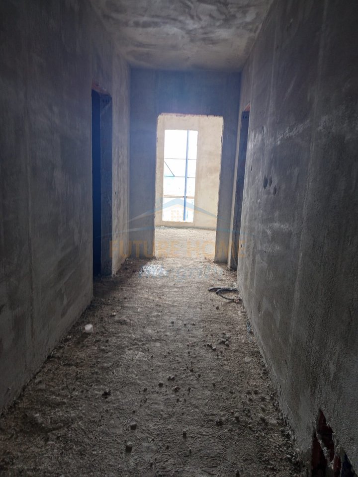 In vendita, appartamento 2+1+2 con posto auto, Nuovo Boulevard, Tirana.