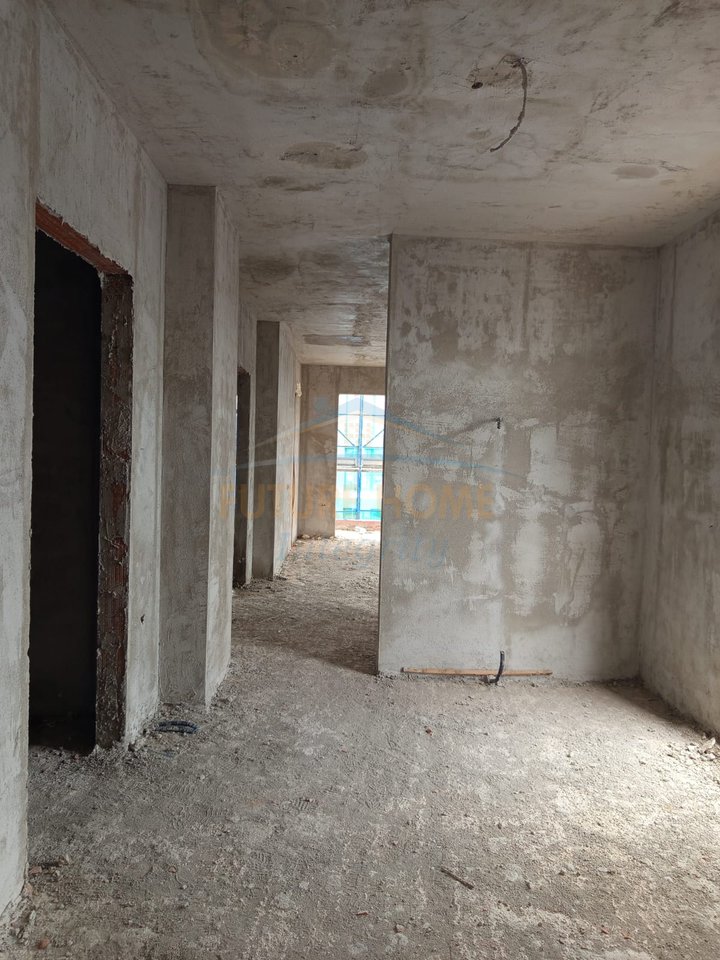 In vendita, appartamento 2+1+2 con posto auto, Nuovo Boulevard, Tirana.