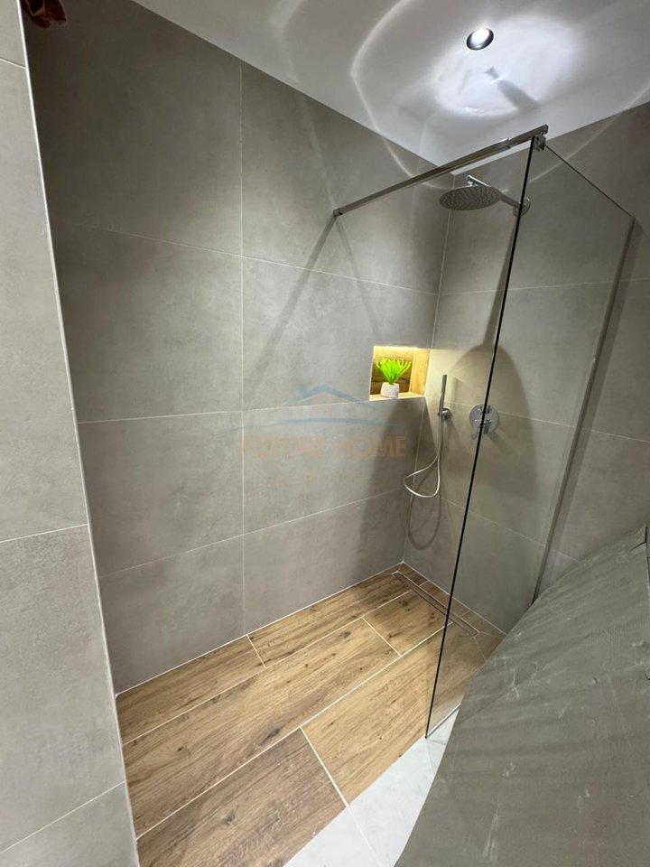 Shitet, Apartament 2+1, Zogu i Zi, Tirane.