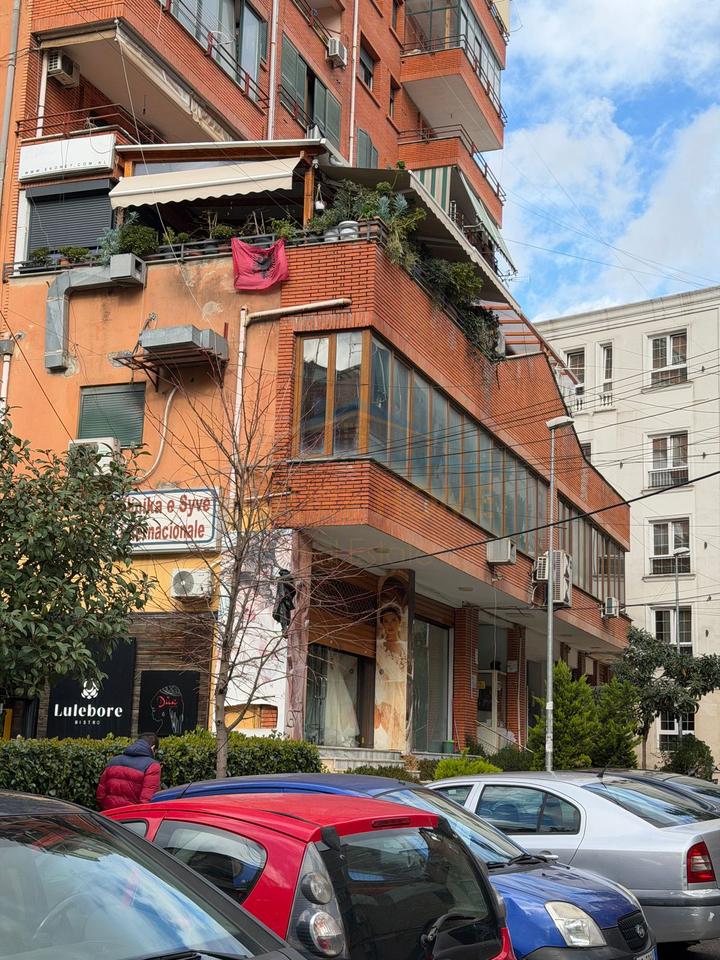 Affitto, Locale Commerciale. Myslym Shyri