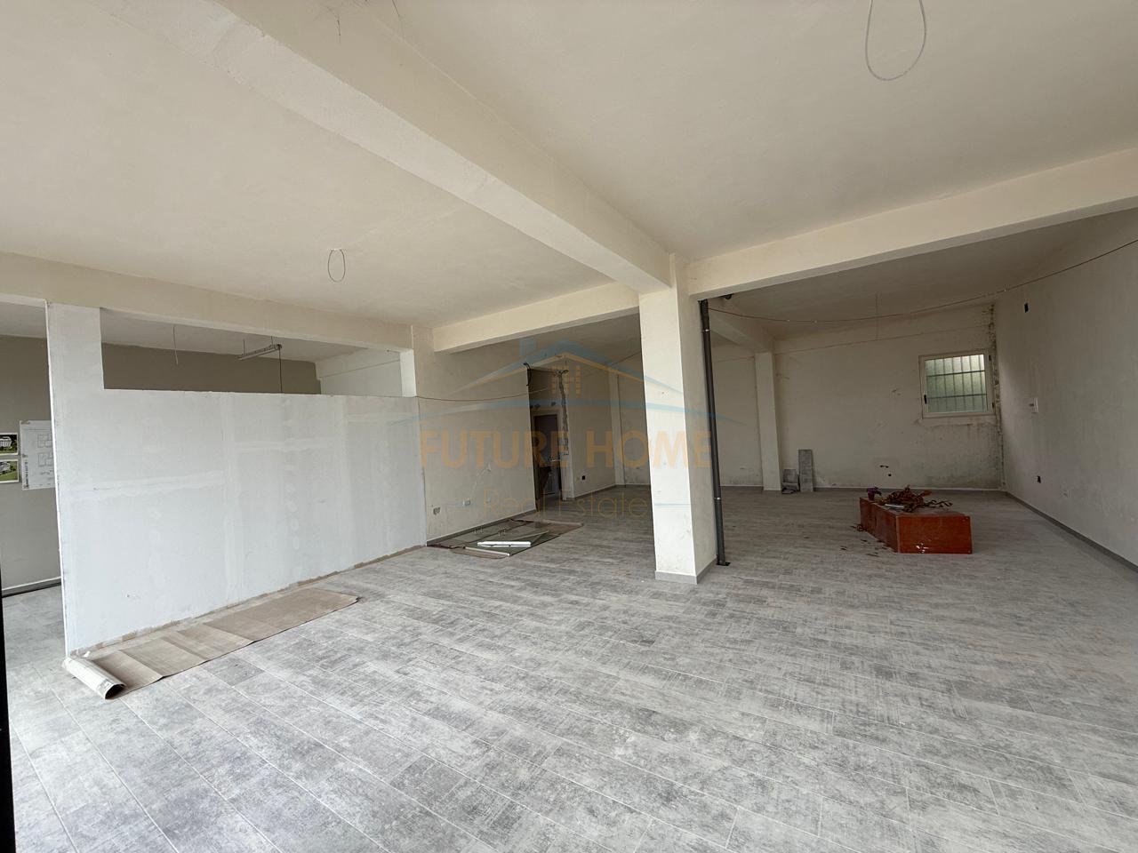 Biznes 1+2 Me Qira në Uji i Ftohtë, Vlorë