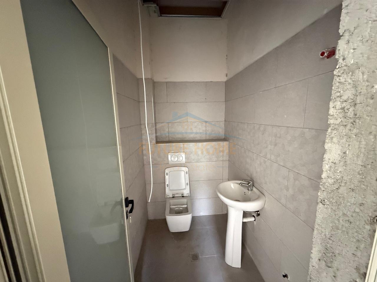 Biznes 1+2 Me Qira në Uji i Ftohtë, Vlorë