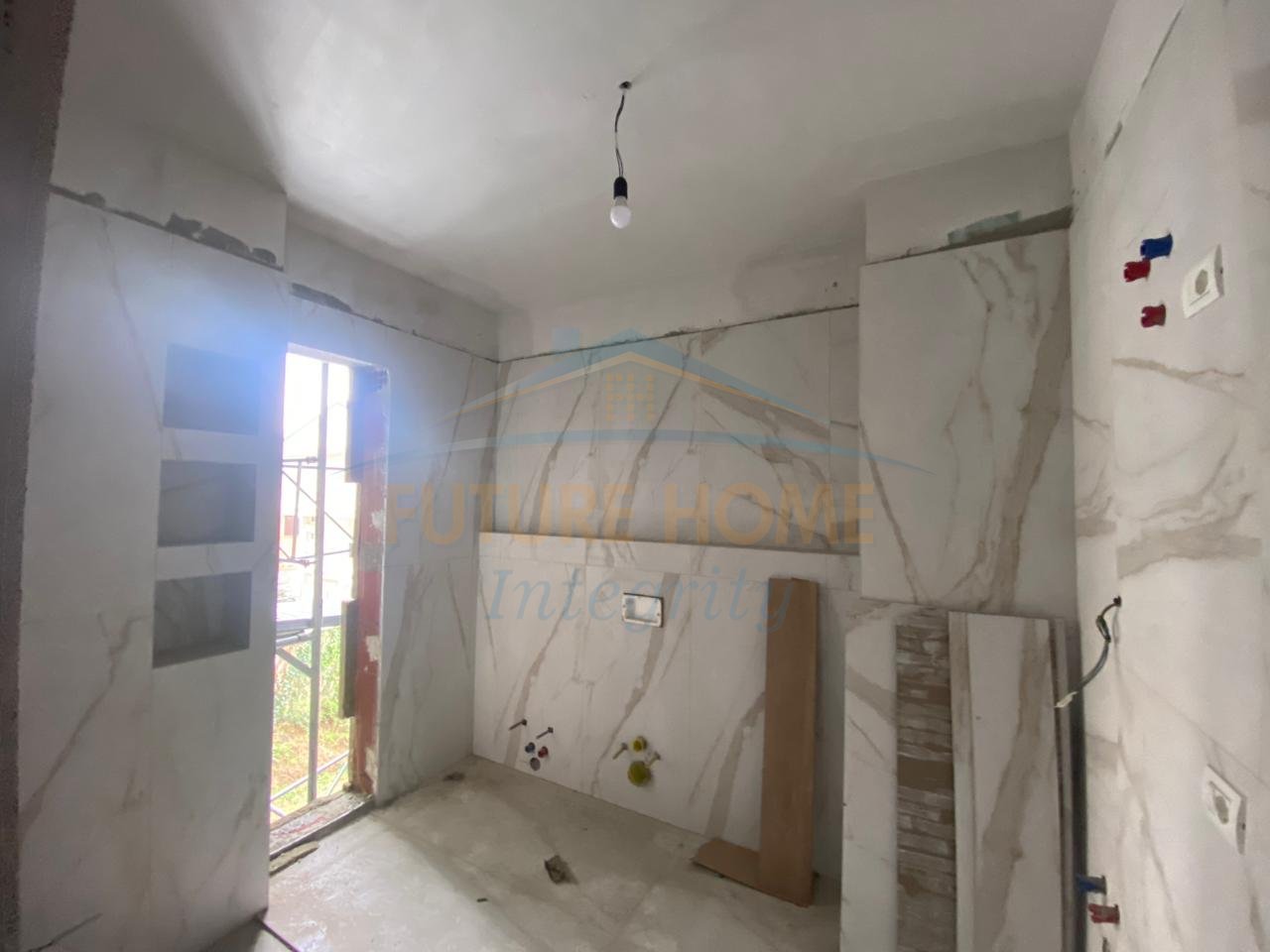 Shitet, Apartament 1+1, Rruga Jordan Misja, Tiranë.