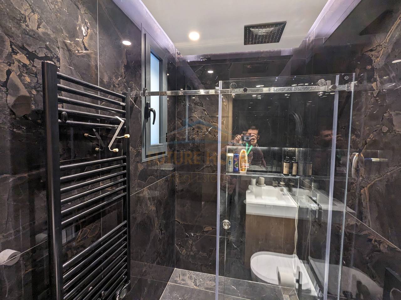 Shitet, Apartament 1+1, Uji i Ftohtë, Vlorë.