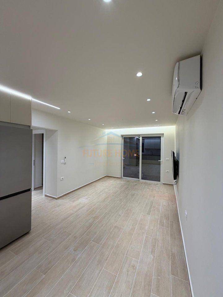 Shitet,  Apartamenti 1+1 Rruga Flamurit, Sarande