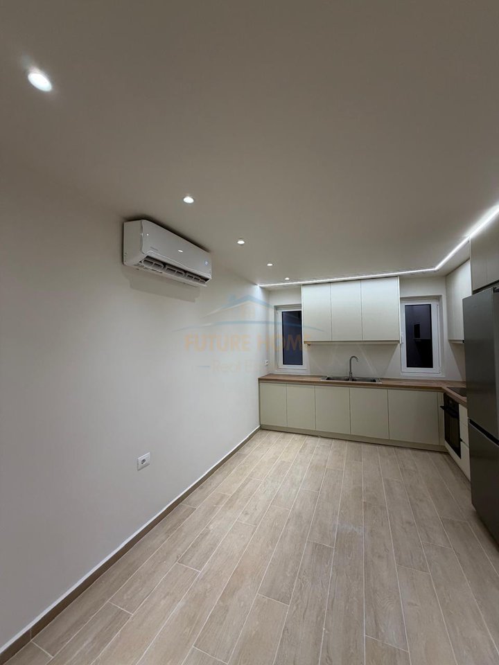 Shitet,  Apartamenti 1+1 Rruga Flamurit, Sarande