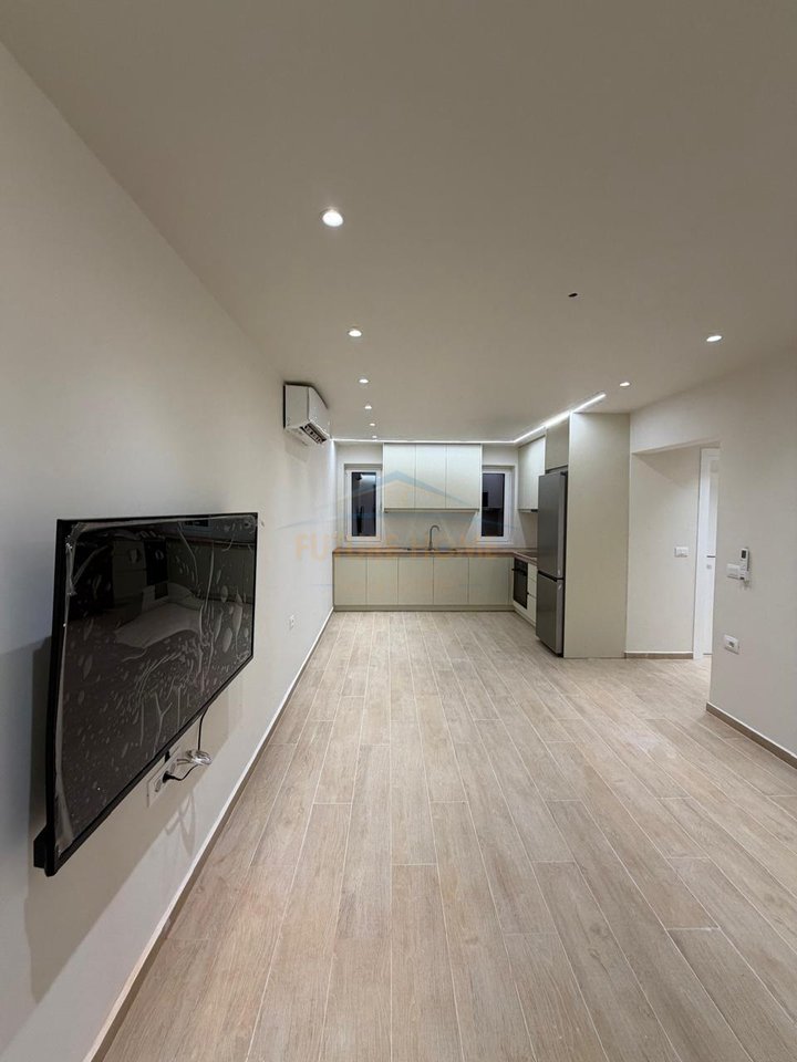 Shitet,  Apartamenti 1+1 Rruga Flamurit, Sarande