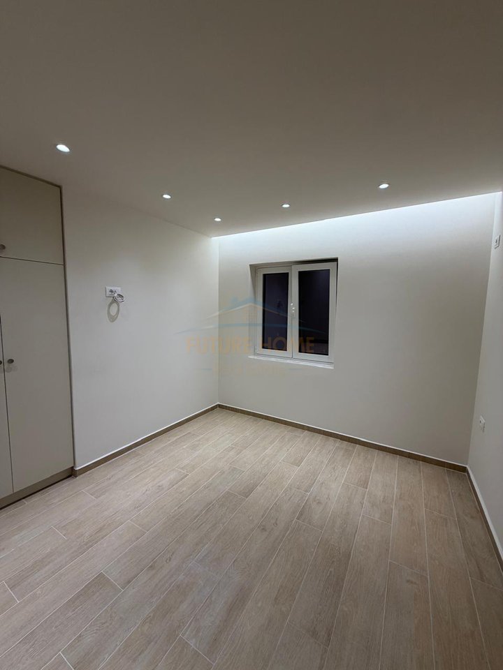 Shitet,  Apartamenti 1+1 Rruga Flamurit, Sarande