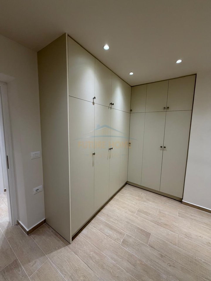 Shitet,  Apartamenti 1+1 Rruga Flamurit, Sarande