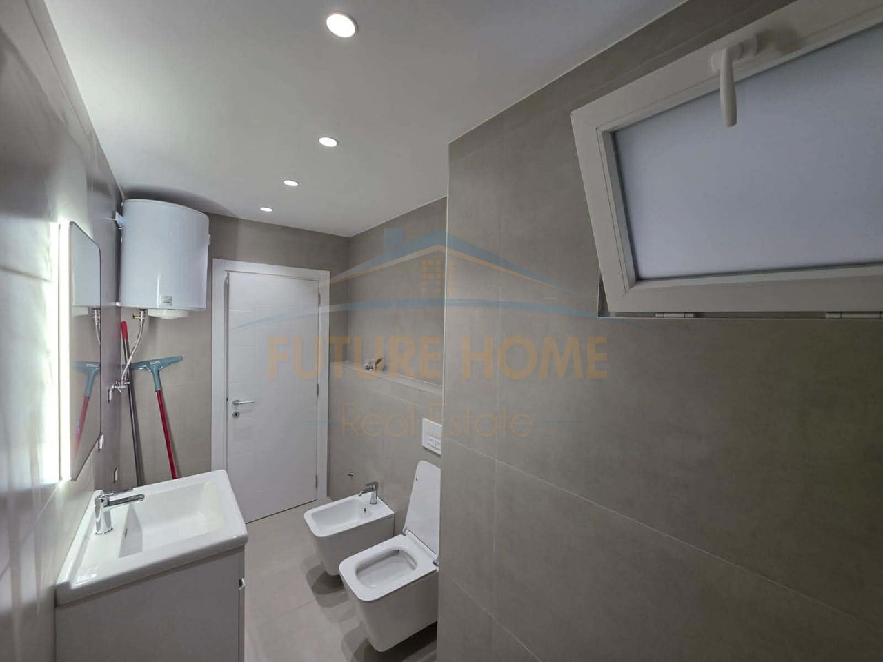 Shitet, Apartament 2+1, Oxhaku, Tiranë.