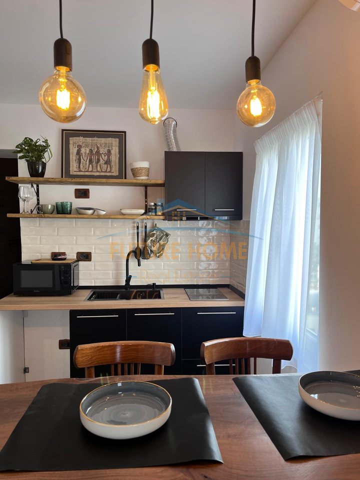 Qira, Garsoniere, 21 Dhjetori