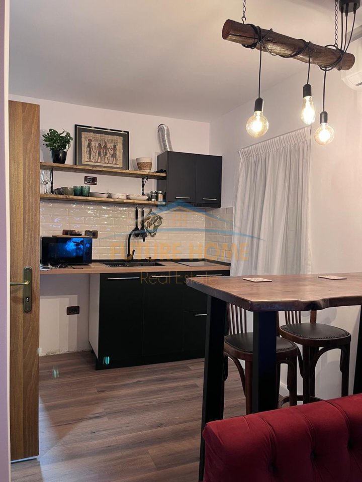 Qira, Garsoniere, 21 Dhjetori